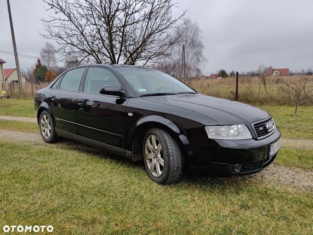 Audi A4 Limousine - 1