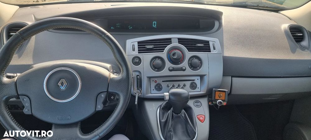Renault Scenic 1.6 16V CVA Dynamique Aut - 2