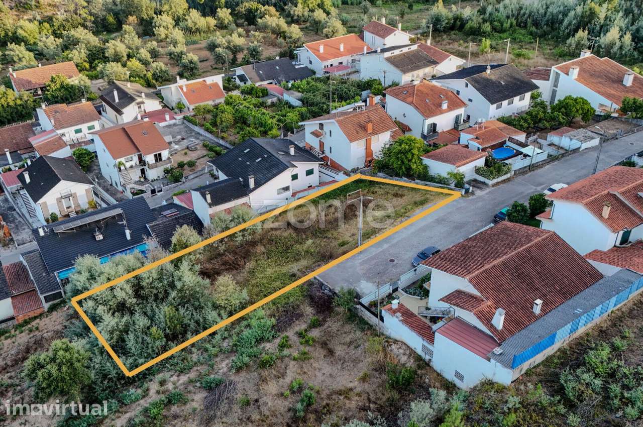 Terreno com Projeto Aprovado para 2 Moradias com Piscina - Grande imagem: 3/18