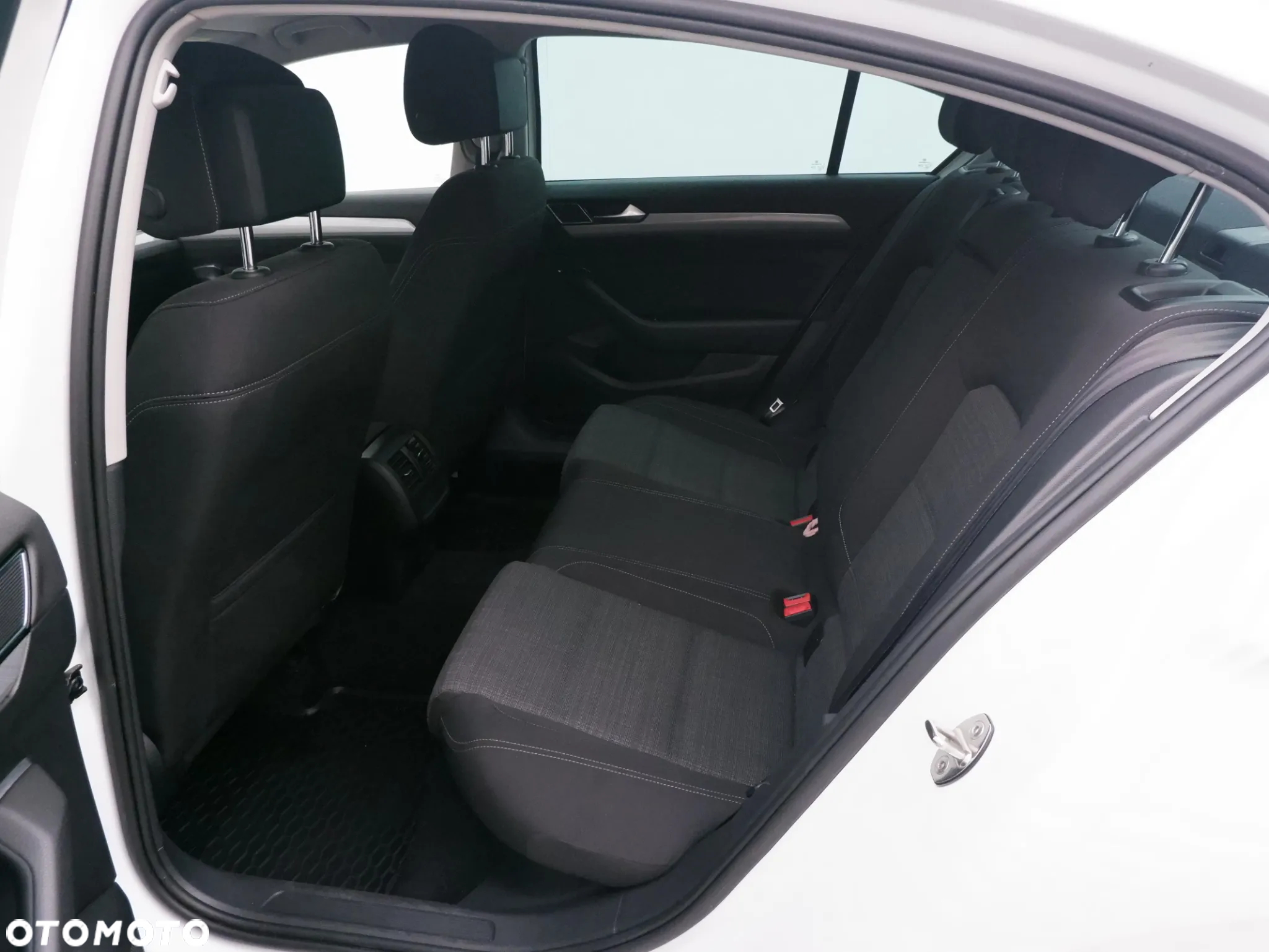 Volkswagen Passat - 14