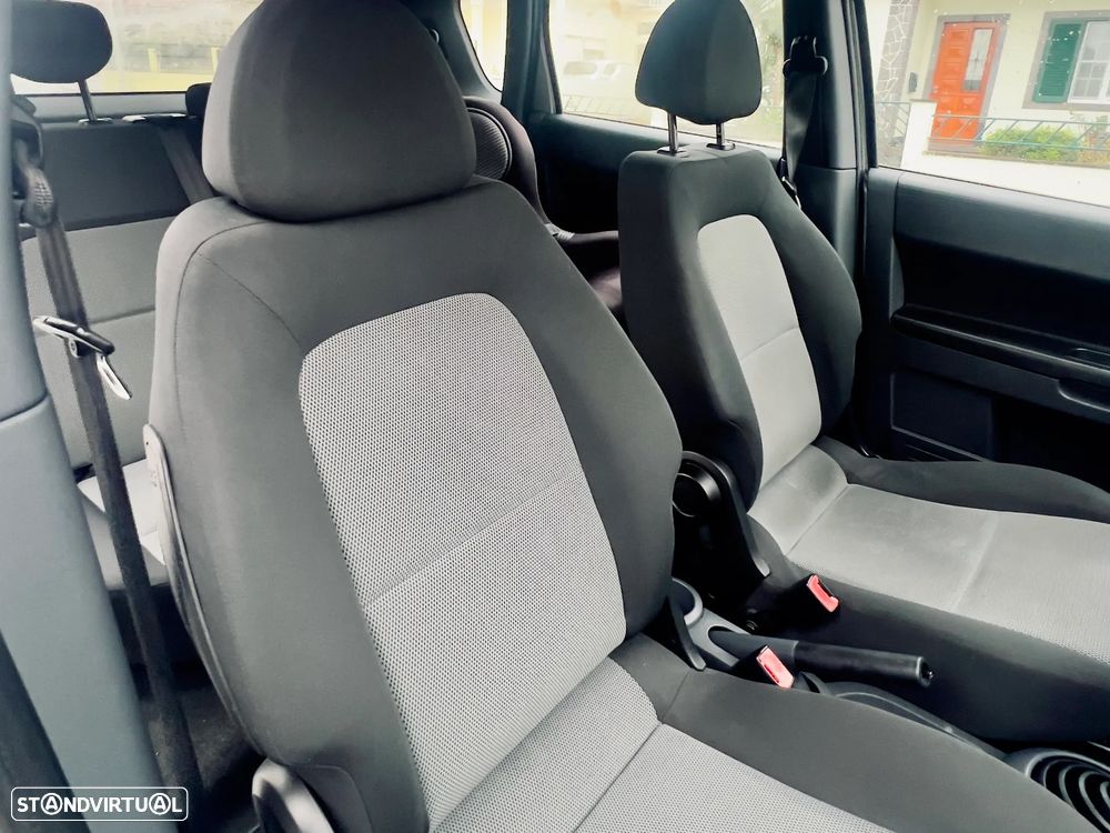 Mitsubishi Colt - 16