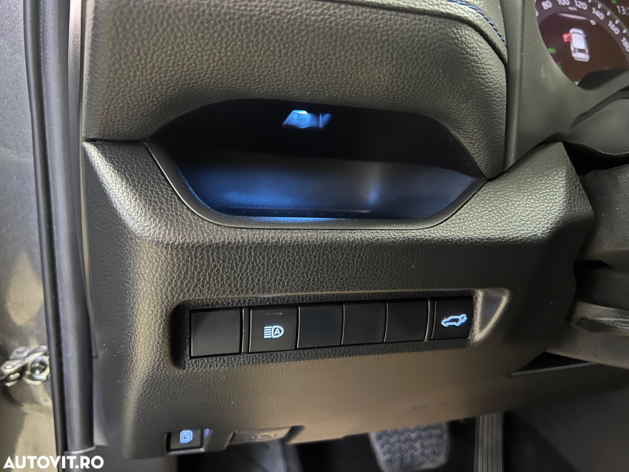 Toyota RAV4 2.5 4x4 Hybrid Lounge - 27