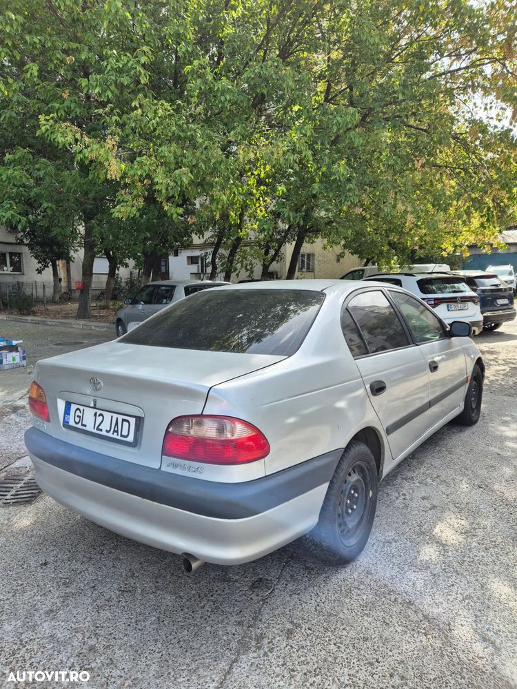 Toyota Avensis 1.6 Sdn. Linea Terra - 4