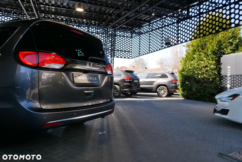 Chrysler Pacifica - 32