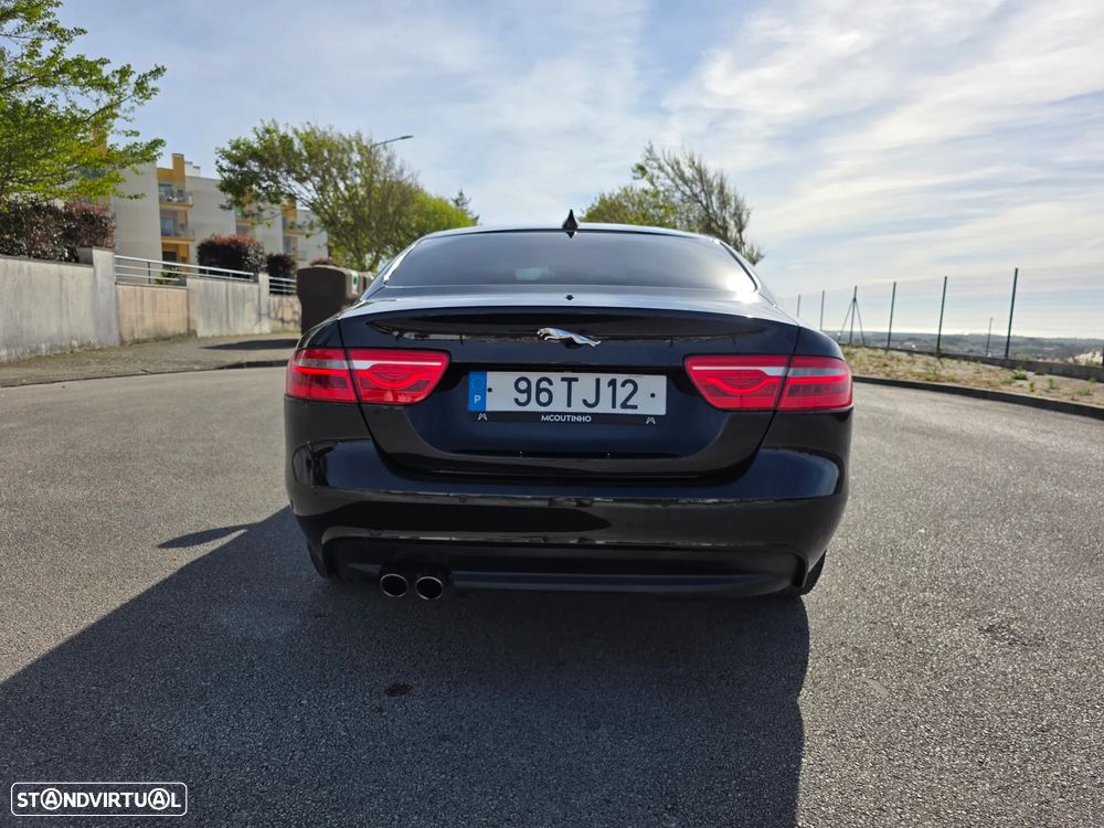 Jaguar XE 2.0 D Prestige - 4