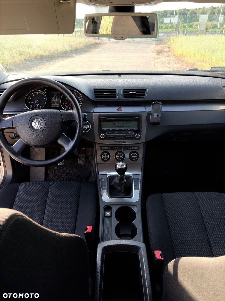 Volkswagen Passat 1.6 Comfortline - 14