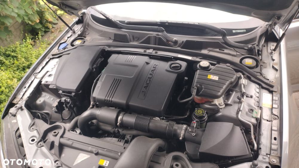 Jaguar XF 2.2 D R-Sport - 9