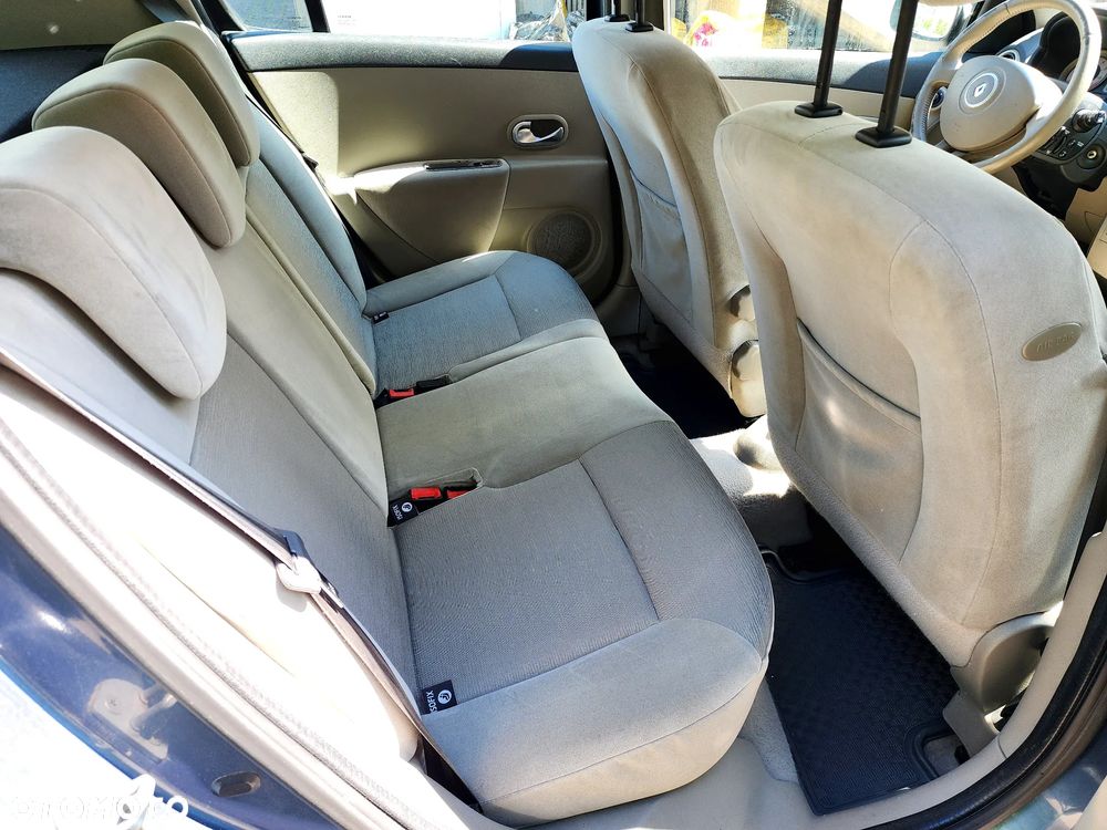 Renault Clio - 25