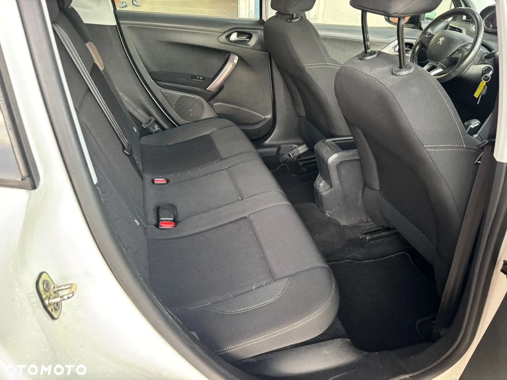 Peugeot 2008 120 VTI Allure - 17
