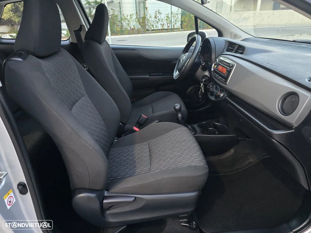 Toyota Yaris 1.0 VVT-i Comfort+P.Style - 24