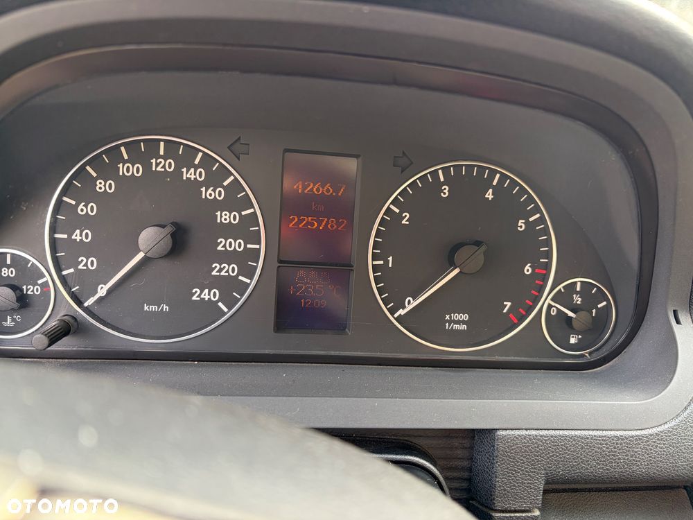 Mercedes-Benz Klasa A 150 Autotronic Avantgarde Edition 10 - 8
