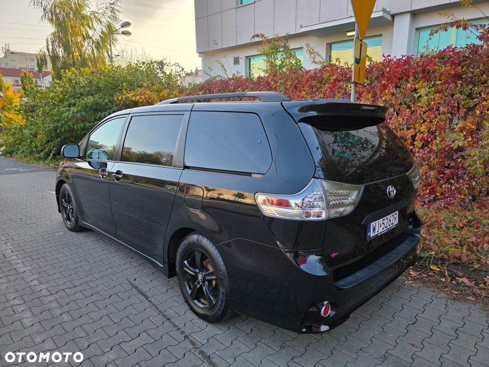 Toyota Sienna - 8