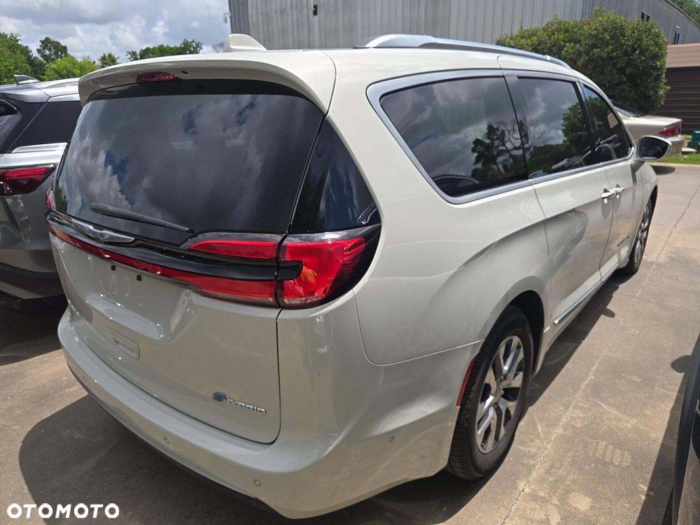 Chrysler Pacifica - 4
