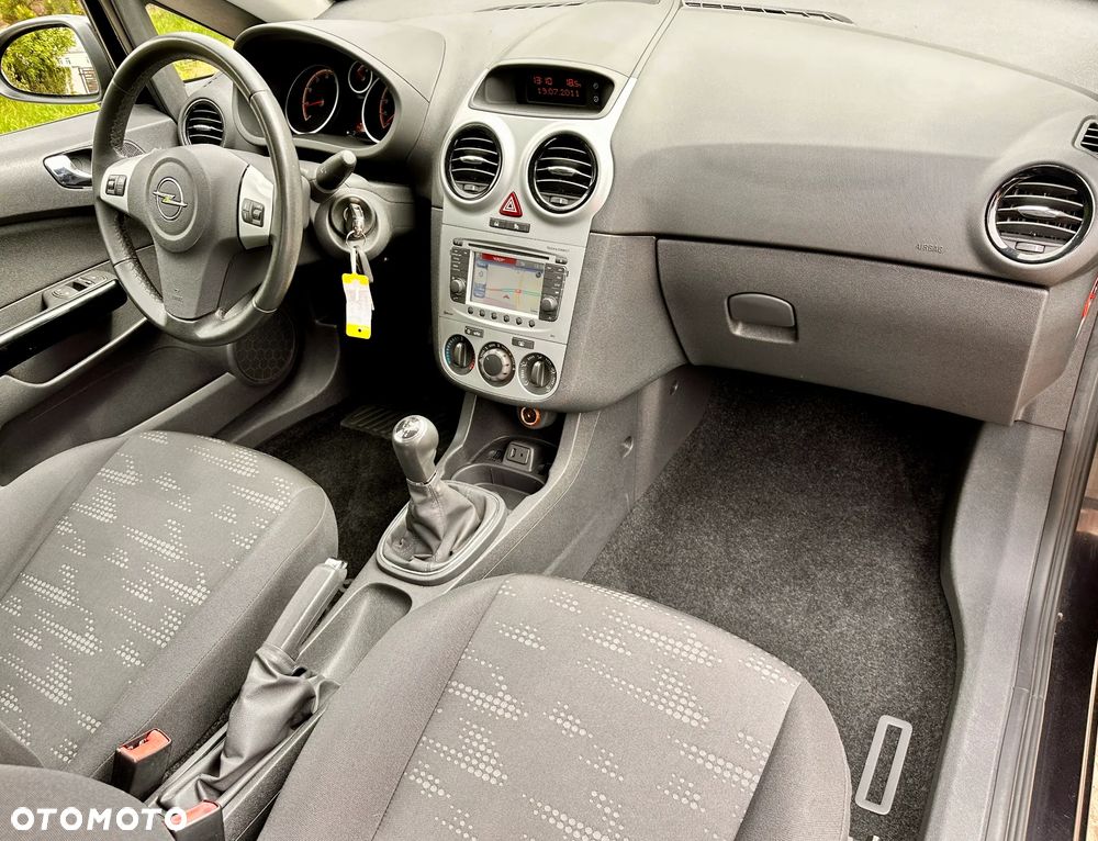 Opel Corsa 1.2 16V Cosmo - 5
