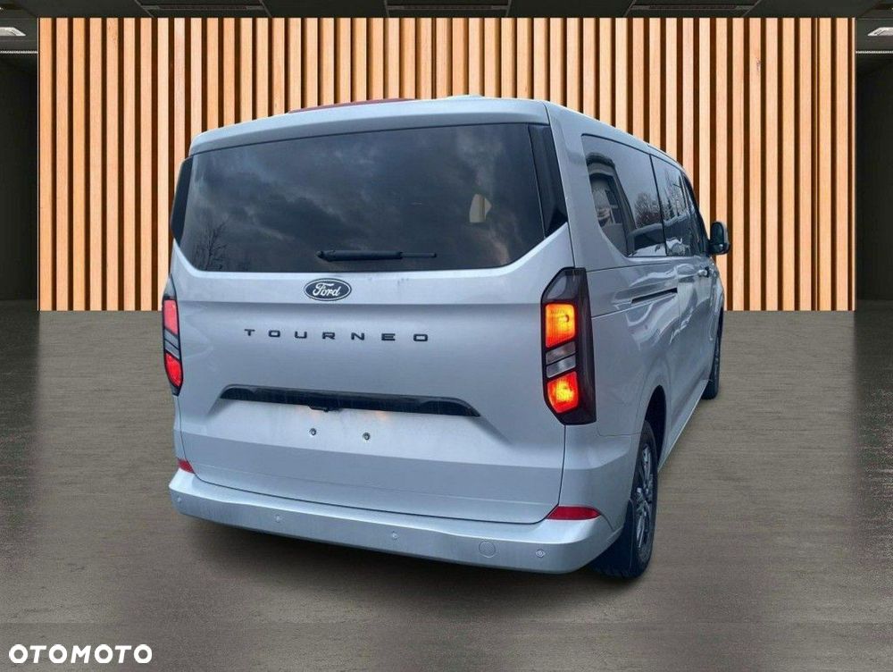 Ford Tourneo Custom - 3