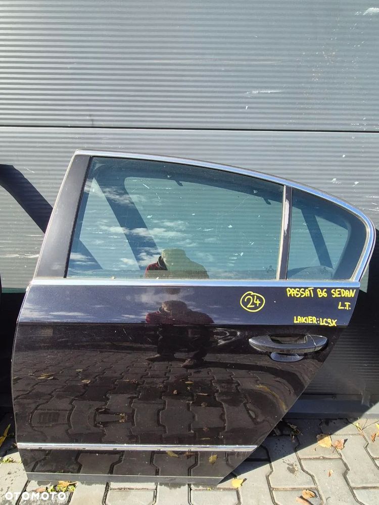 VOLKSWAGEN PASSAT B6 DRZWI - 4
