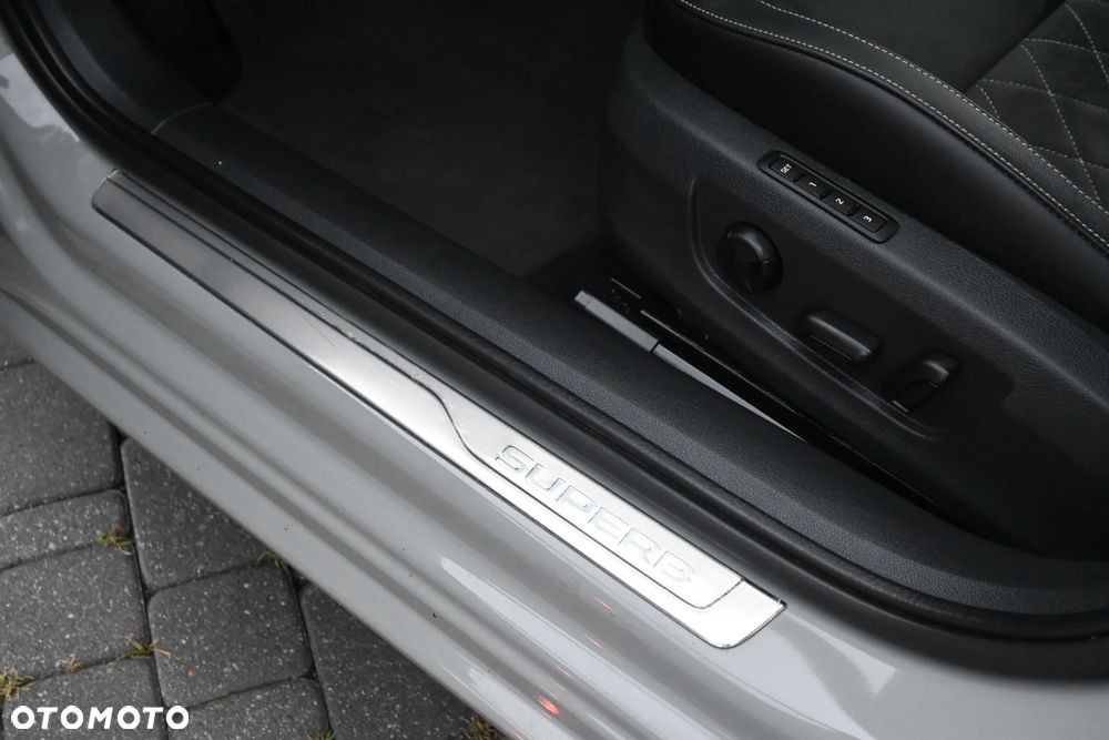 Skoda Superb 2.0 TDI SCR 4x4 Sportline DSG - 28