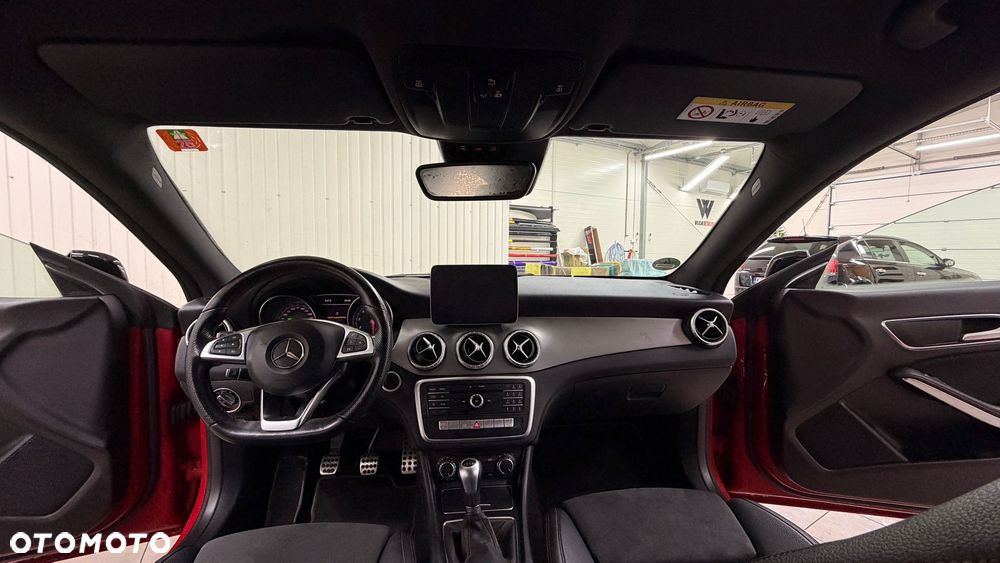 Mercedes-Benz CLA 180 AMG Line - 17