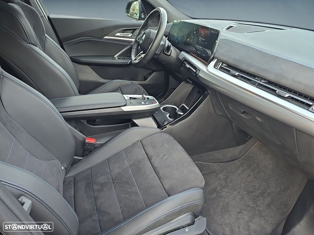 BMW iX2 eDrive20 Pack Desportivo M - 14