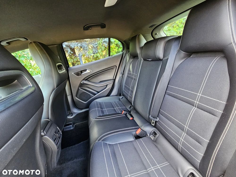 Mercedes-Benz GLA 250 7G-DCT Activity Edition - 35