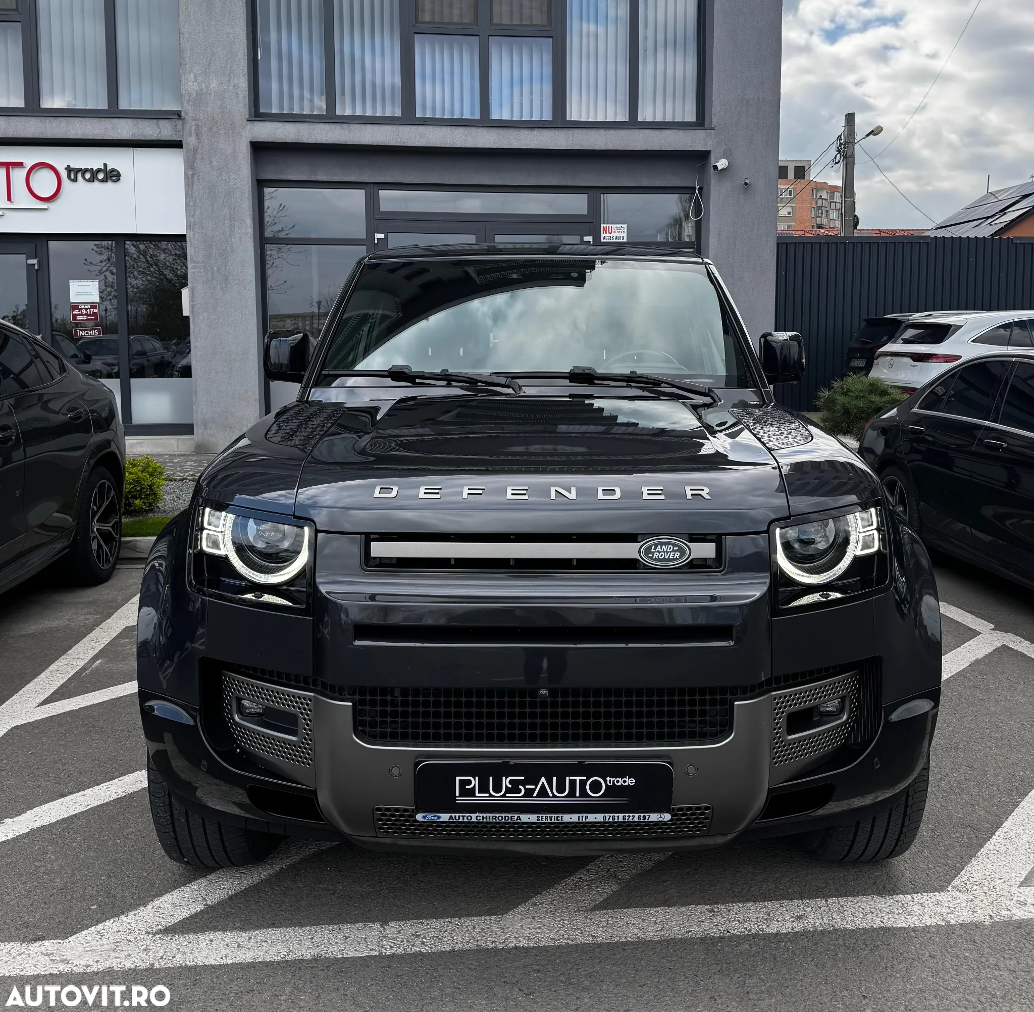 Land Rover Defender - 16