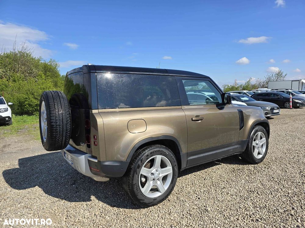 Land Rover Defender - 4