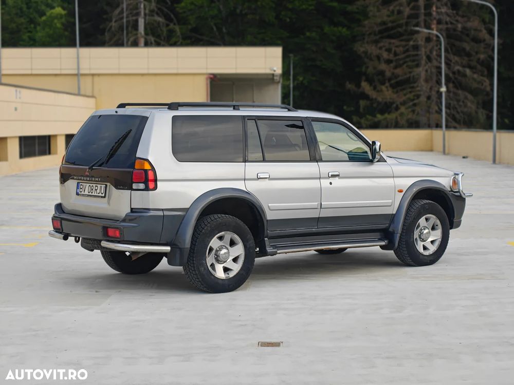 Mitsubishi Pajero Sport 2.5 TD GLS - 10