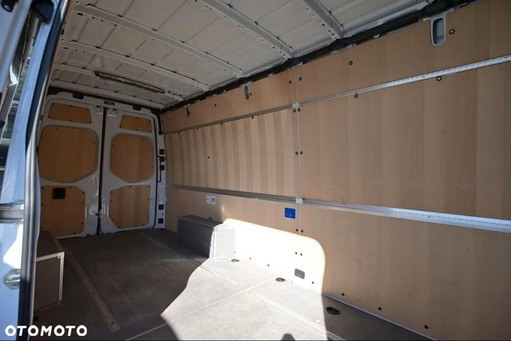 Mercedes-Benz Sprinter - 10