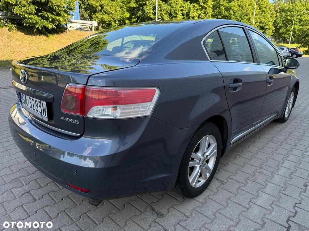 Toyota Avensis - 21