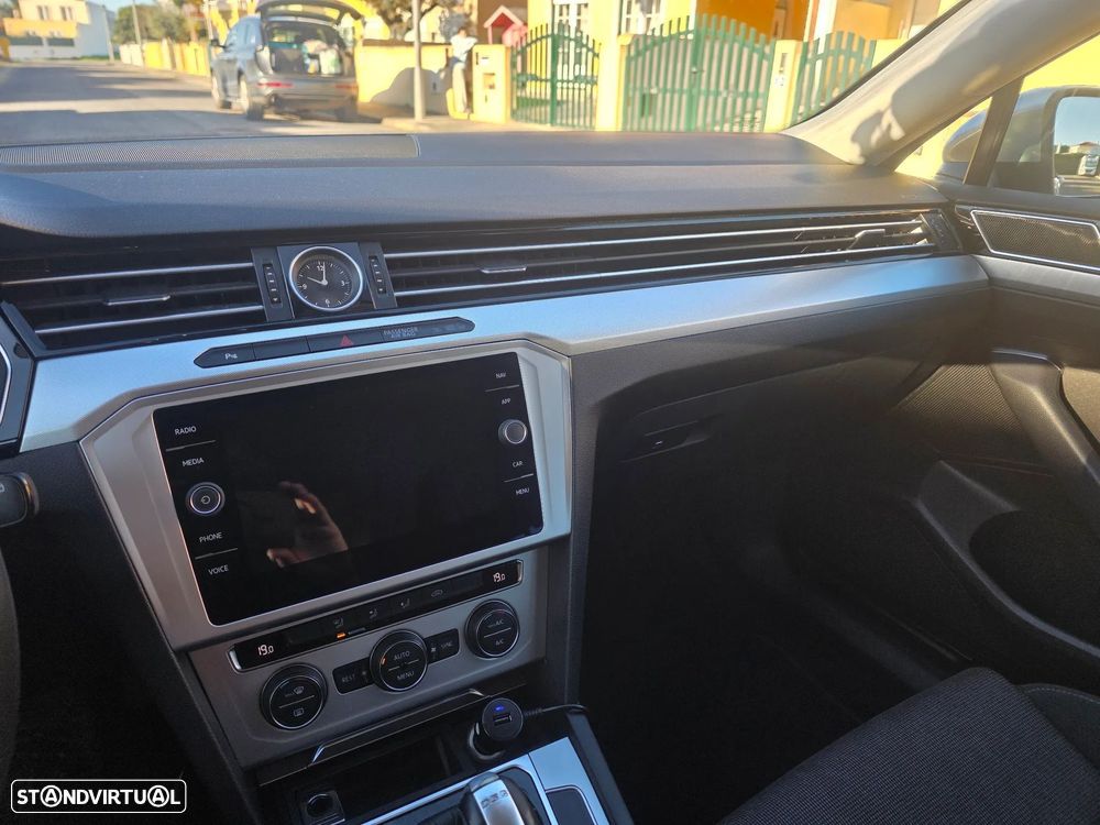 VW Passat Variant 2.0 TDi Highline DSG - 22