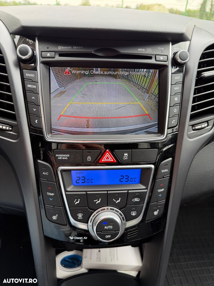 Hyundai i30 blue Kombi 1.6 CRDi Passion - 18