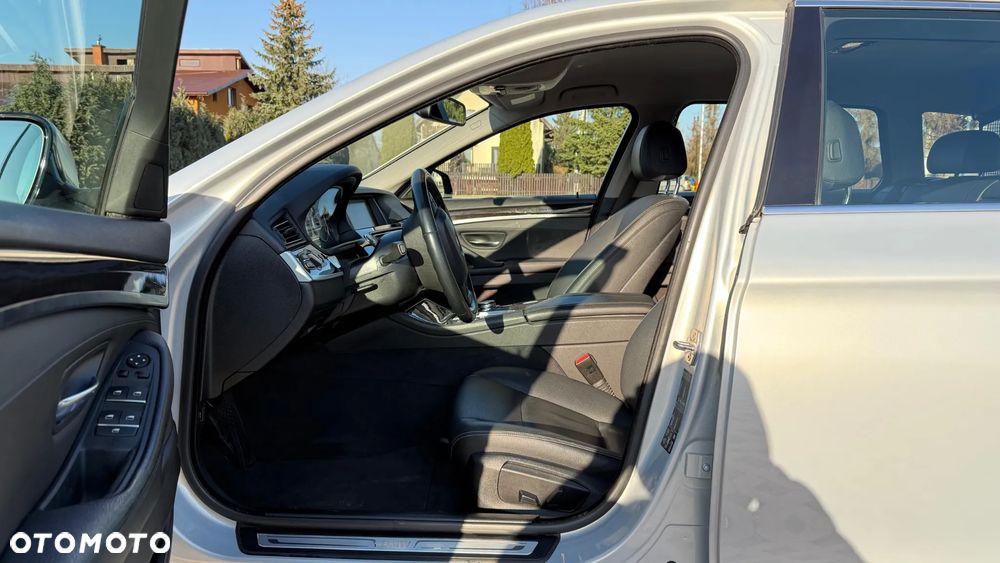 BMW Seria 5 525d Luxury Line - 9