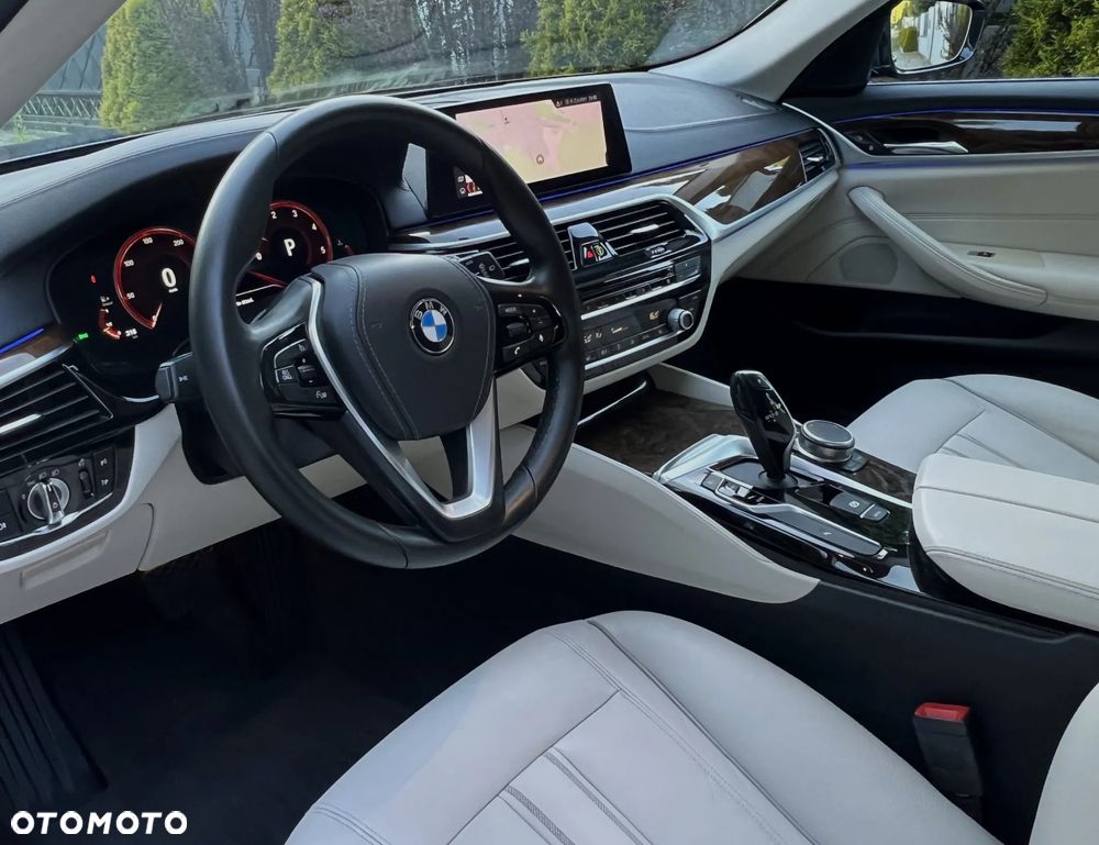 BMW Seria 5 520d Luxury Line sport - 12