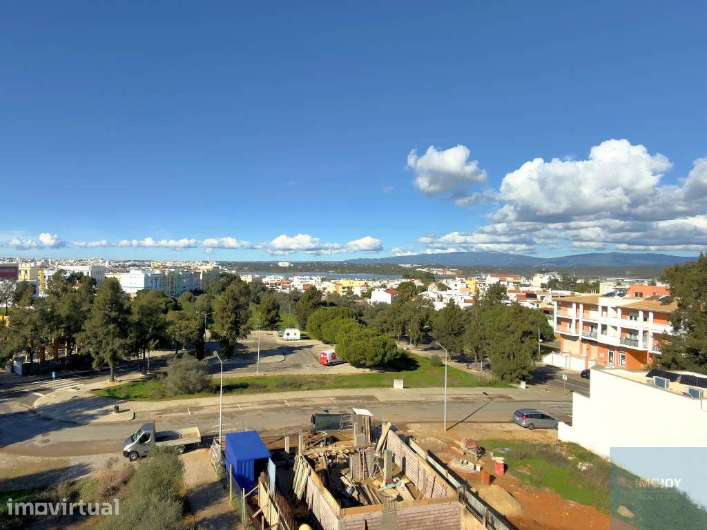 Moradia V3 + 1 Com Vista Rio no Parchal, Lagoa - Grande imagem: 3/27