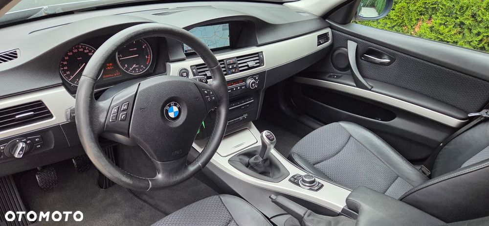 BMW Seria 3 320d - 29