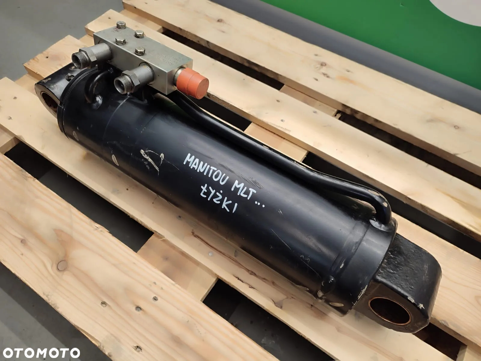 Siłownik kompensacji wychyłu łyżki Manitou MLT - 3