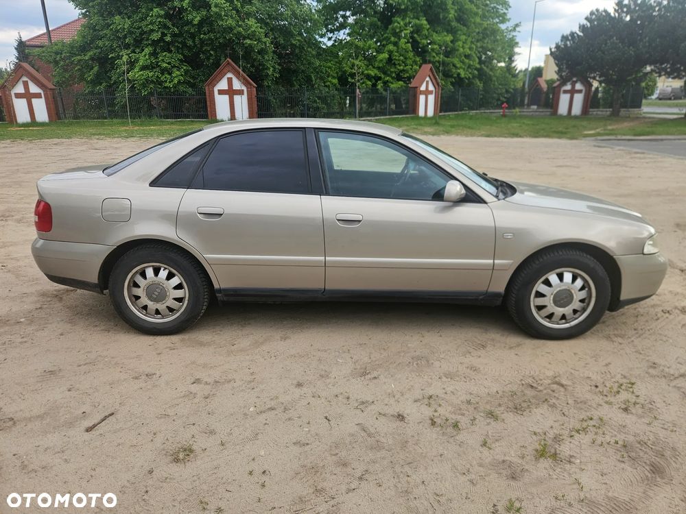 Audi A4 Limousine - 11