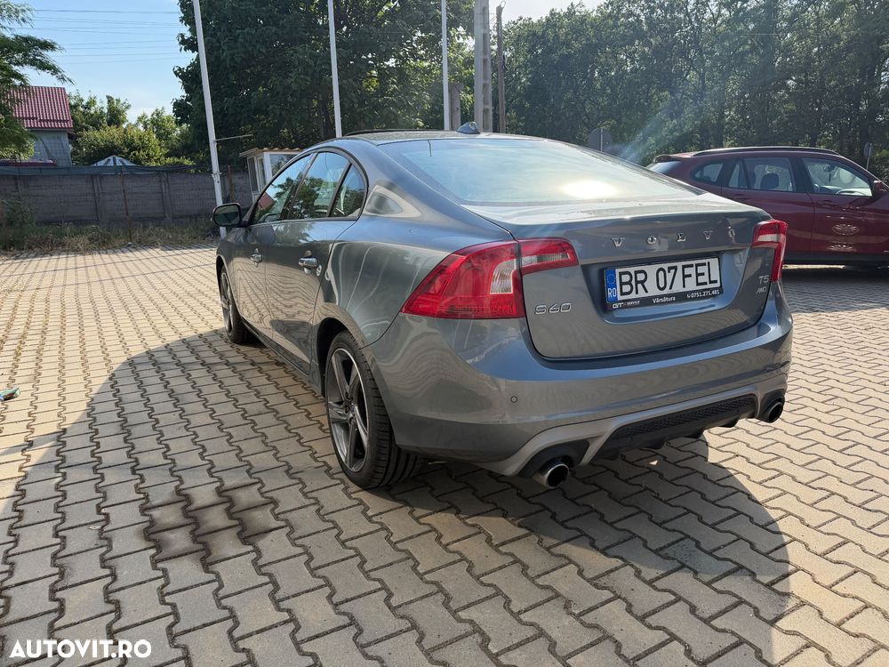 Volvo S60 T5 AWD Momentum - 4