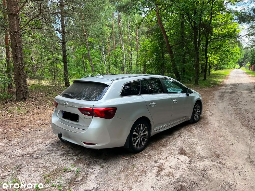 Toyota Avensis 2.0 D-4D Premium - 21