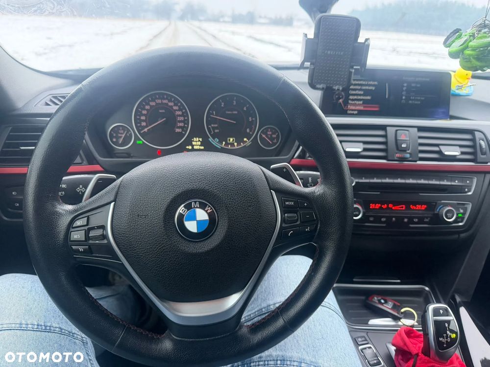 BMW Seria 3 330d xDrive M Sport - 2