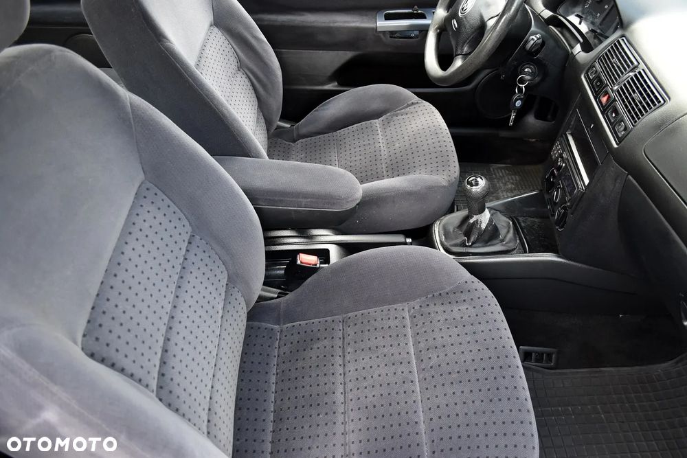 Volkswagen Golf 1.4 Comfortline - 28