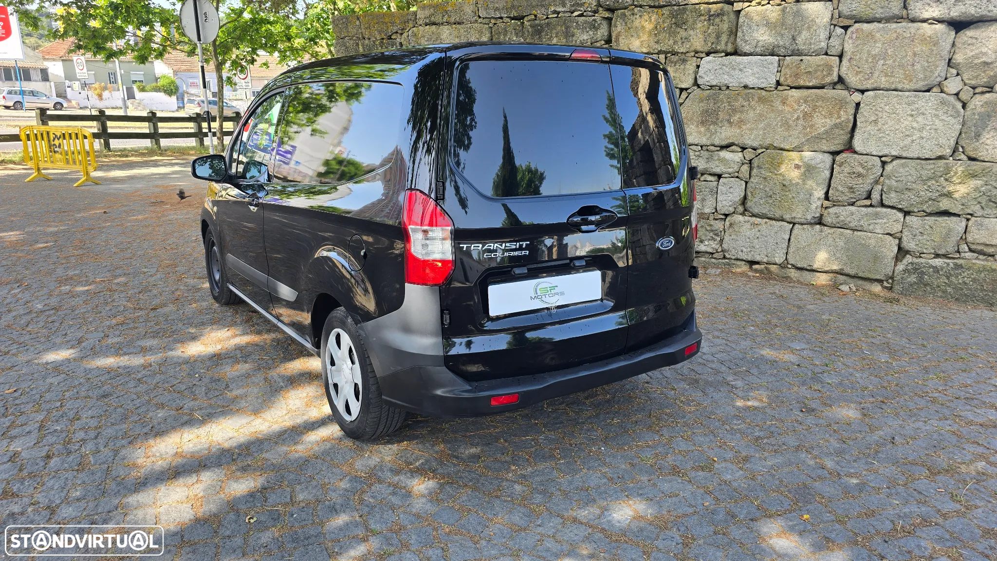 Ford Courier - 24