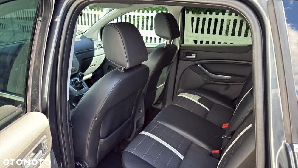 Ford Kuga 2.0 TDCi 4x4 Titanium - 6