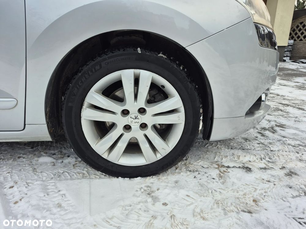 Peugeot 5008 HDI 150 Active - 17