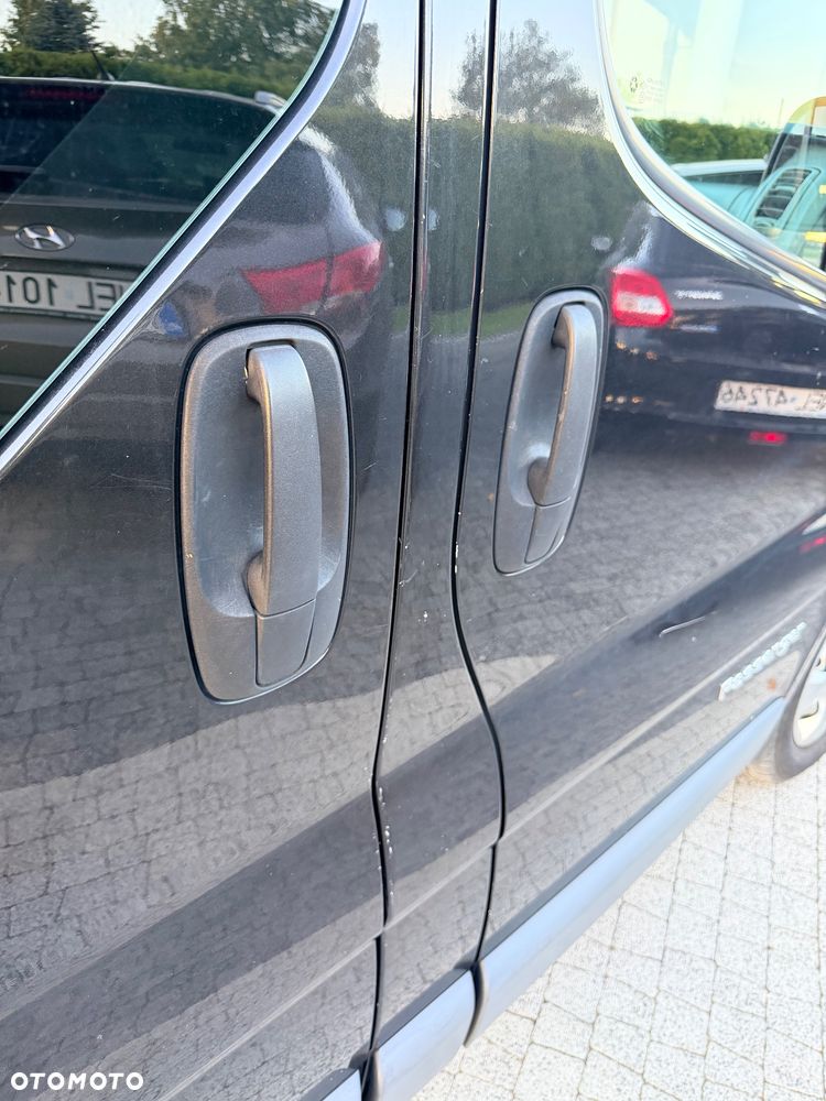 Renault Trafic Grand Passenger Black Edition - 10