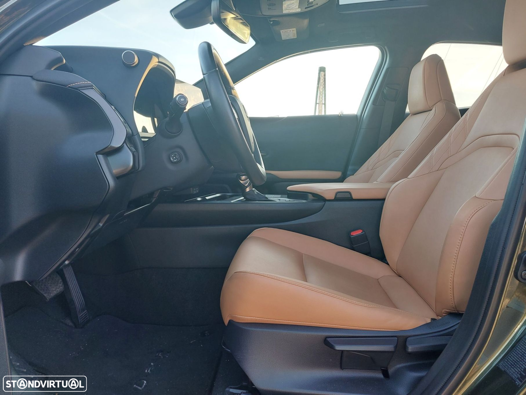 Lexus ux-250h - 15