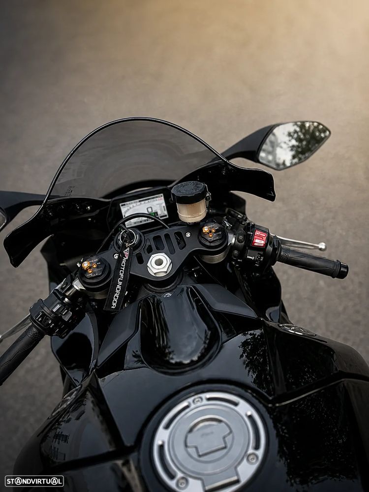 Yamaha YZF R1 - 24