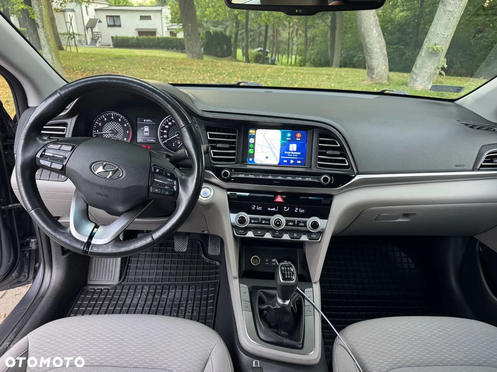 Hyundai Elantra - 17