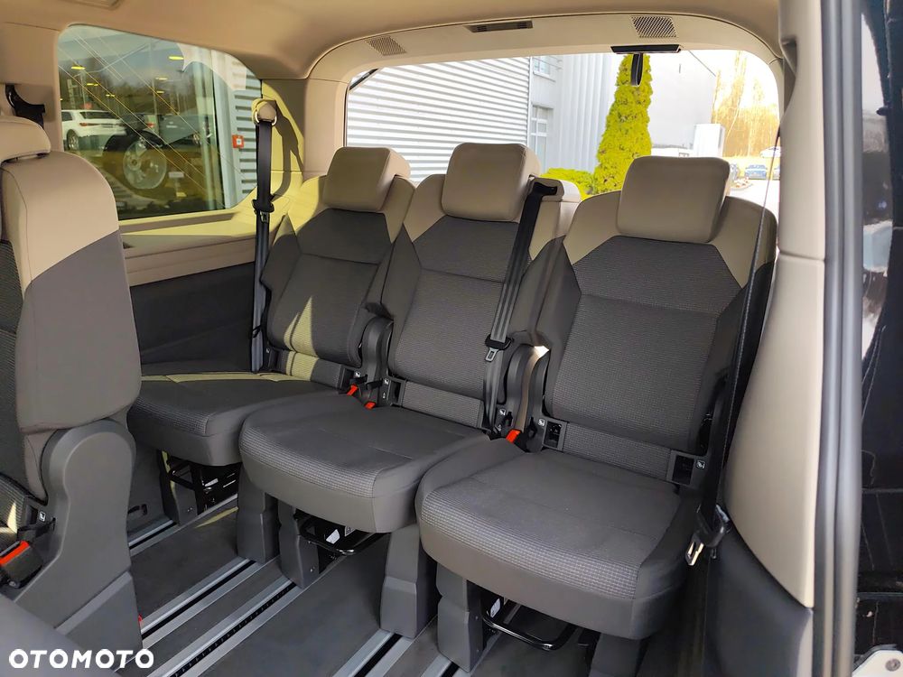 Volkswagen Multivan - 32