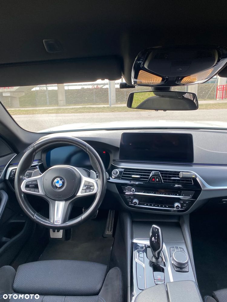BMW Seria 5 520d xDrive M Sport sport - 9